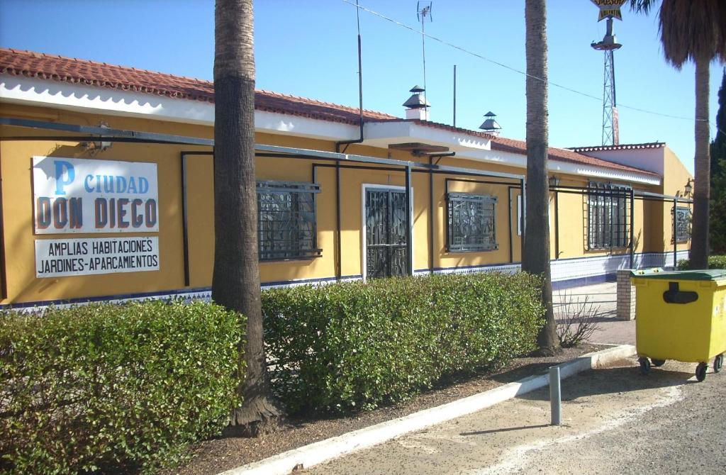 Hostal Don Diego San Juan Del Puerto Zewnętrze zdjęcie